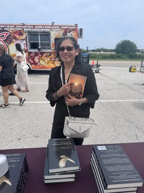 Hopeful Readers at Gurnee Mills, Gurnee, IL